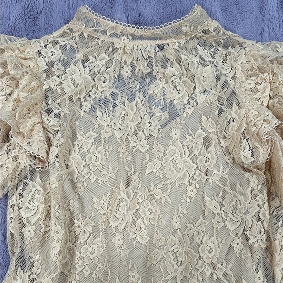 ℰ𝓁ℯ𝑔𝒶𝓃𝓉 ℒ𝒶𝒸ℯ ℬℯ𝒾𝑔ℯ 𝒯ℴ𝓅 - Picture 2 of 4